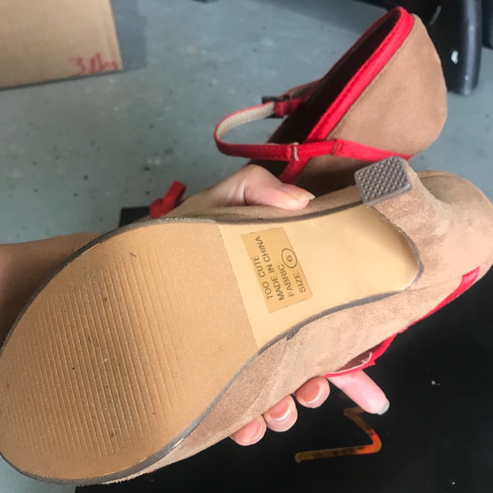 Nude Platform Pumps - Picture 3 of 3